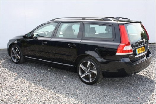 Volvo V70 - 2.0 D4 CLASSIC EDITION Airco | Cruisecontrole | Navigatie | on call | Standkachel | Zwar - 1