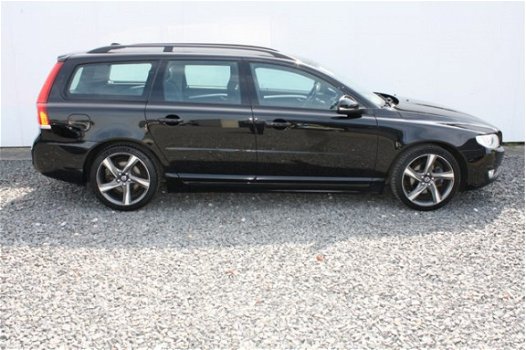 Volvo V70 - 2.0 D4 CLASSIC EDITION Airco | Cruisecontrole | Navigatie | on call | Standkachel | Zwar - 1