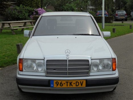 Mercedes-Benz 230 - (W124) E * 128 Dkm * 1e Eigenaar * CONCOURS-STAAT - 1