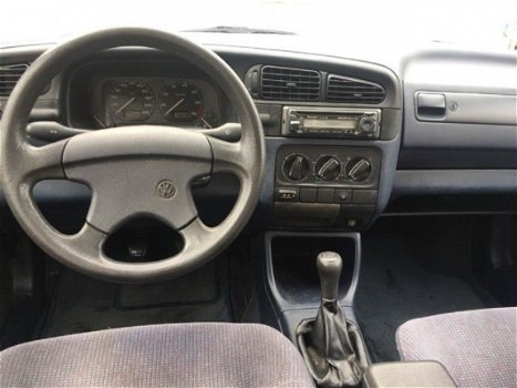 Volkswagen Vento - 1.8 GL - 1