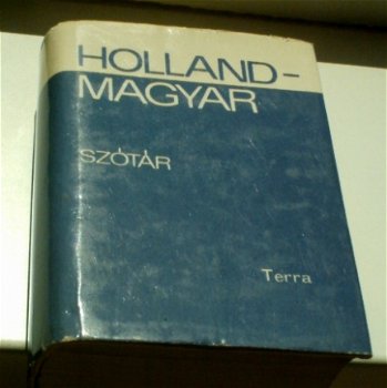 Woordenboek Nederlands-Hongaars uit 1973(Istvan, 2e druk). - 1