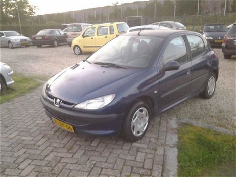 Peugeot 206 - 1.4 XT met airco cv trekhaak zeer lux.s - 1