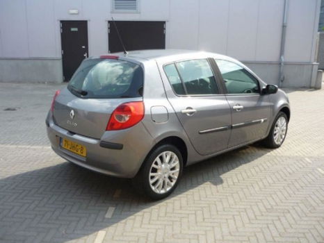 Renault Clio - 1.2 tce 5 Deurs 1e Eig AIRCO 6 mnd GARANTIE - 1