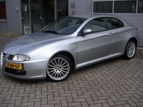 Alfa Romeo GT - 2.0 JTS Distinctive NW-STAAT 145330 KM NAP-PAS - 1