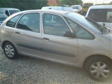 Citroën Xsara Picasso - 1.8i-16V Exclusive met trekhaak 1jaar apk er op