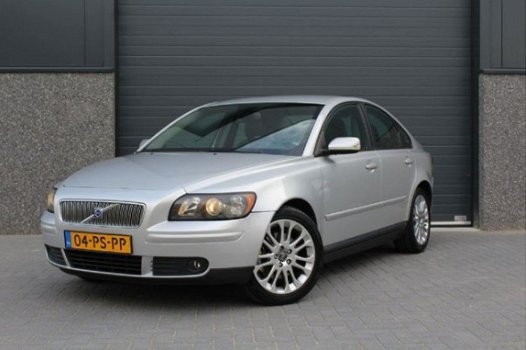 Volvo S40 - 2.5 T5 Momentum 220PK 2004 NAP/ Clima/ Cruise/ Leder/ Trekhaak/ Elek. ramen + spiegels/ - 1