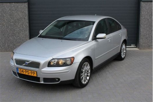 Volvo S40 - 2.5 T5 Momentum 220PK 2004 NAP/ Clima/ Cruise/ Leder/ Trekhaak/ Elek. ramen + spiegels/ - 1