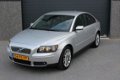 Volvo S40 - 2.5 T5 Momentum 220PK 2004 NAP/ Clima/ Cruise/ Leder/ Trekhaak/ Elek. ramen + spiegels/ - 1 - Thumbnail