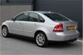 Volvo S40 - 2.5 T5 Momentum 220PK 2004 NAP/ Clima/ Cruise/ Leder/ Trekhaak/ Elek. ramen + spiegels/ - 1 - Thumbnail