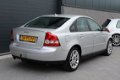 Volvo S40 - 2.5 T5 Momentum 220PK 2004 NAP/ Clima/ Cruise/ Leder/ Trekhaak/ Elek. ramen + spiegels/ - 1 - Thumbnail