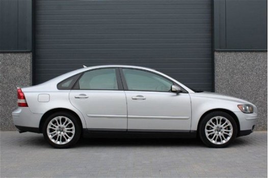 Volvo S40 - 2.5 T5 Momentum 220PK 2004 NAP/ Clima/ Cruise/ Leder/ Trekhaak/ Elek. ramen + spiegels/ - 1