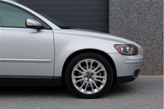 Volvo S40 - 2.5 T5 Momentum 220PK 2004 NAP/ Clima/ Cruise/ Leder/ Trekhaak/ Elek. ramen + spiegels/ - 1