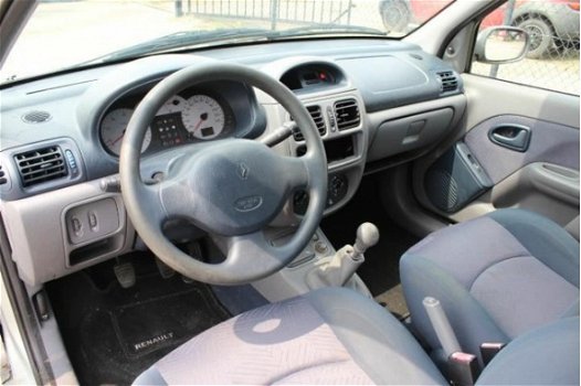 Renault Clio - 1.2-16V Authentique Peter Mulder JR Emmer-Compascuum - 1