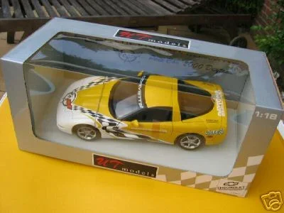 1:18 UT Chevrolet Corvette 2000 Pace Car Rolex geel - 0