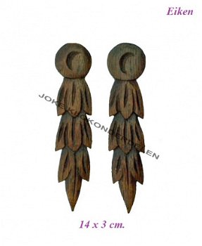 === 2 Klokkast ornamentjes = hout = oud === 37367 - 1