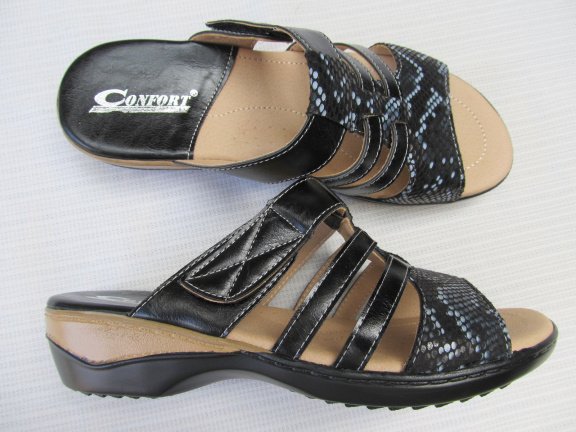 DAMES ZOMER SLIPPER / ZWART / MET KLITTENBANDJE / MATEN 36 T/M 41. - Afbeelding 2