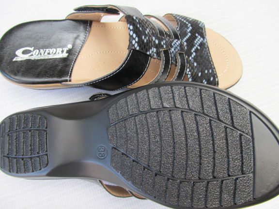 DAMES ZOMER SLIPPER / ZWART / MET KLITTENBANDJE / MATEN 36 T/M 41. - Afbeelding 4