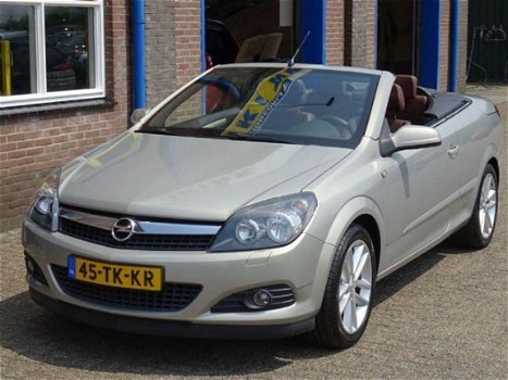 Opel Astra TwinTop - TwinTop 1.8 Cosmo Automaat - 1
