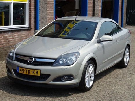 Opel Astra TwinTop - TwinTop 1.8 Cosmo Automaat - 1