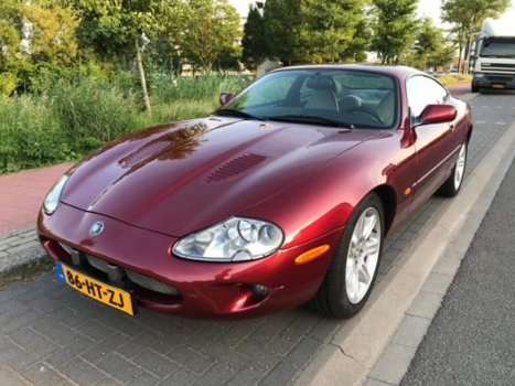 Jaguar XK8 - 4.0 V8 COUPÉ - 1