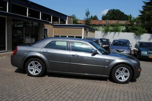 Chrysler 300C - 3.0 V6 CRD PERFECTE STAAT . N.A.P - 1