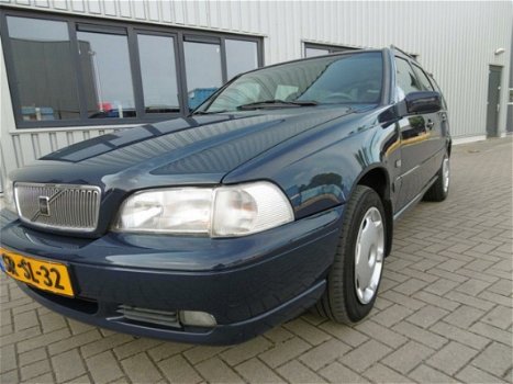 Volvo V70 - 2.5 TDI V-Line Airco Cruise Control 1e Eigenaar - 1