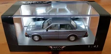 1:43 NEO 44500 Datsun Bluebird U910 metallic-lichtblauw 1979