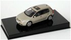 1:43 AutoArt Volkswagen Golf V 5d beigemetallic dealer uitgave - 0 - Thumbnail