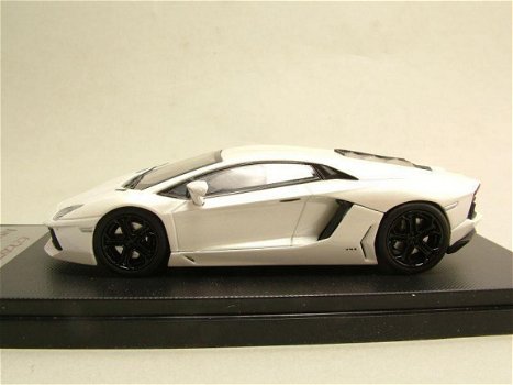 1:43 Welly GTA 41004W Lamborghini Aventador LP700-4 metallic white - 1