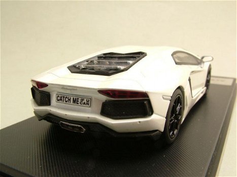 1:43 Welly GTA 41004W Lamborghini Aventador LP700-4 metallic white - 3