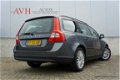 Volvo V70 - 2.4d kinetic 120kW - 1 - Thumbnail