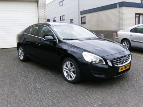 Volvo S60 - 1.6 T3 Momentum Automaat Leder Navi Xenon 1e Eigenaar - 1