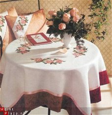 borduurpatroon 318 kleedje met klassieke rozen