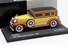 1:43 WhiteBox WB182 1930 Cadillac V16 LWB Imperial Sedan geel-bruin (Ixo)