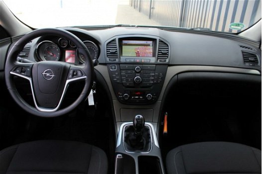 Opel Insignia - 2.0 CDTI 131pk Bns. EDITION NAVI, TREKHAAK, 18 INCH, *BEURT GEHAD - 1