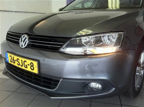 Volkswagen Jetta - 1.6 TDI HIGHLINE LEDER NAVI ALU ELEKT PAKET - 1