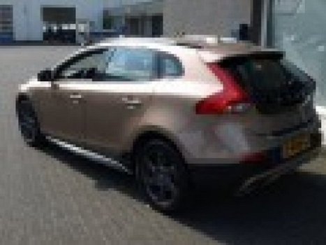 Volvo V40 Cross Country - V40 D2 MOMENTUM - INTRO-LINE - 1