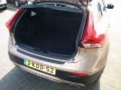 Volvo V40 Cross Country - V40 D2 MOMENTUM - INTRO-LINE - 1