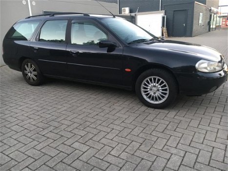 Ford Mondeo Wagon - 1.8i Ghia Platinum - 1