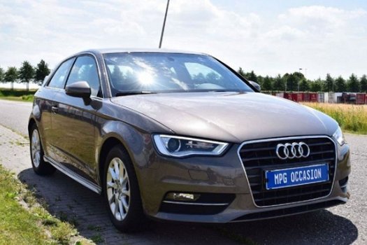 Audi A3 - 1.6 TDI Pro Line plus, Navi, Clima, Velour, StoelVW, Afn Trekhaak - 1