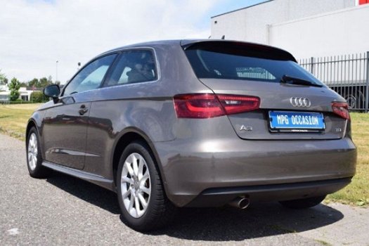 Audi A3 - 1.6 TDI Pro Line plus, Navi, Clima, Velour, StoelVW, Afn Trekhaak - 1