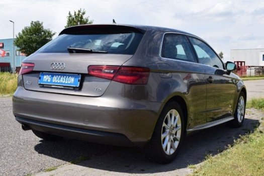 Audi A3 - 1.6 TDI Pro Line plus, Navi, Clima, Velour, StoelVW, Afn Trekhaak - 1