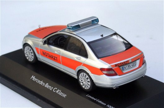 1:43 Schuco Mercedes C Notarzt (W204) dokter - 3