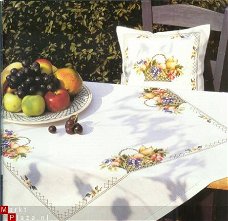 borduurpatroon 324 tafelkleed,servetten en kussen met fruit
