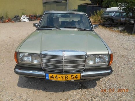 Mercedes-Benz 280 - (W123) 200- (W123) 300 D 5 cyl - 1