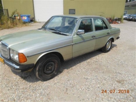 Mercedes-Benz 280 - (W123) 200- (W123) 300 D 5 cyl - 1