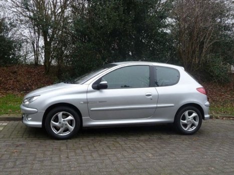 Peugeot 206 - 1.6 16V Quiksilver - 1