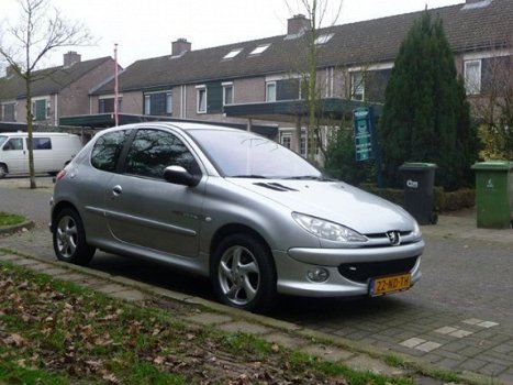 Peugeot 206 - 1.6 16V Quiksilver - 1