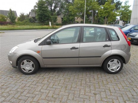 Ford Fiesta - 1.4-16V Ghia AUTOMAAT - 1