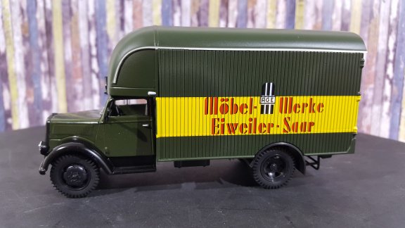 Opel Blitz furniture wagon 1949 groen 1:43 Atlas - 1